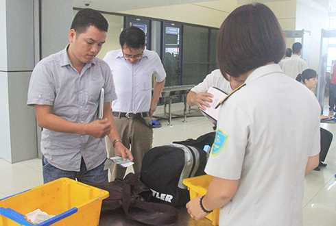 Các hành vi tung tin hoặc cung cấp sai về bom, mìn khi đi máy bay đều sẽ bị xử phạt. Ảnh minh họa: Đ.Loan