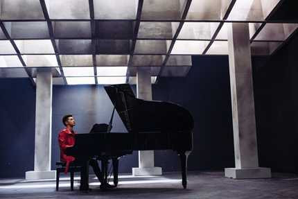 MV chính thức dự kiến sẽ ra mắt vào giữa tháng 4