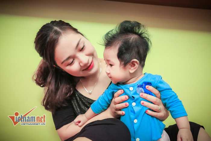 NSND Tự Long kể về lần đầu tiên gặp bà xã và những tin nhắn 'đò đưa' nhau