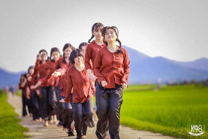 Bộ ảnh kỷ yếu “nông thôn” độc, lạ của học sinh Bắc Giang