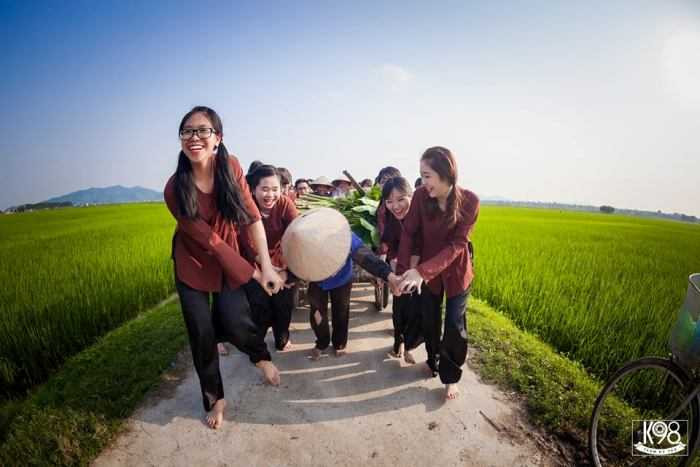 Bộ ảnh kỷ yếu “nông thôn” độc, lạ của học sinh Bắc Giang