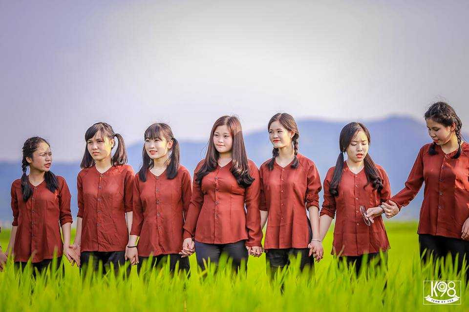 Bộ ảnh kỷ yếu “nông thôn” độc, lạ của học sinh Bắc Giang