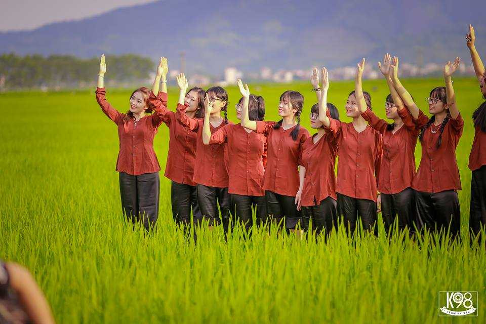 Bộ ảnh kỷ yếu “nông thôn” độc, lạ của học sinh Bắc Giang