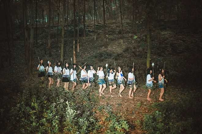 Nữ sinh Hà thành hóa thân thổ dân xinh đẹp trong bộ ảnh kỷ yếu