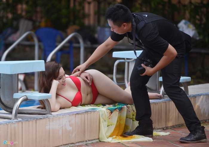 40 tay máy thực hành tại "Tiệc chụp ảnh bikini"