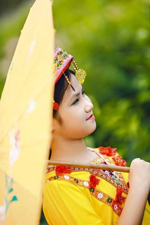 Vẻ đẹp giản dị mà mộc mạc của một thiếu nữ Mông