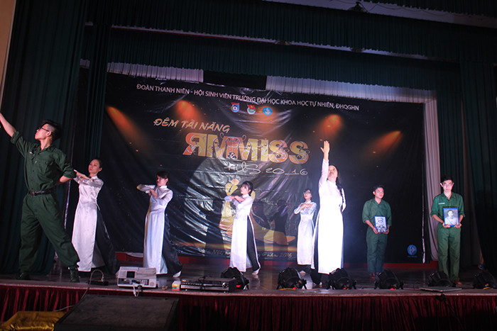 Miss anh Mr HUS 2016