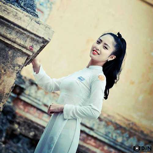 Nữ sinh xứ Huế xinh đẹp, mê hát dân ca