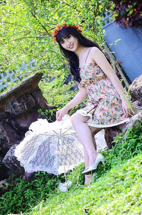 Nữ sinh xứ Huế xinh đẹp, mê hát dân ca