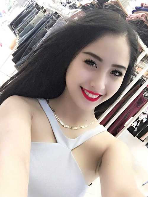 Nữ sinh xứ Huế xinh đẹp, mê hát dân ca