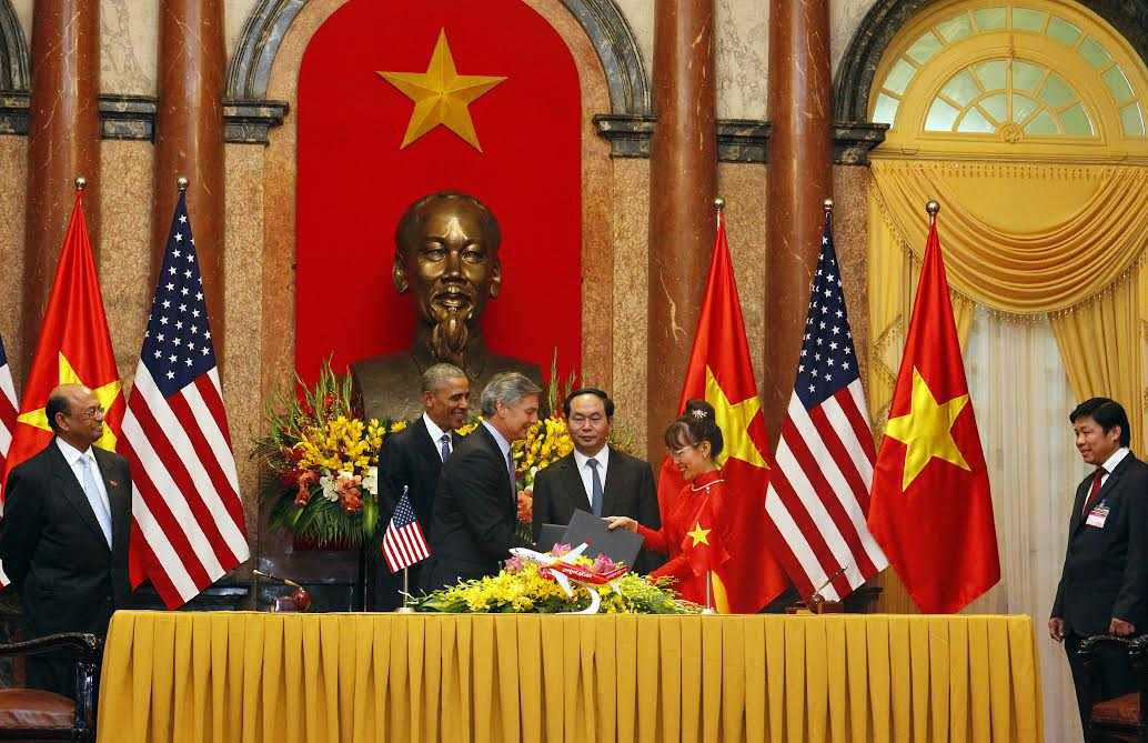 Vietjet Air đã ký kết hợp đồng lịch sử đặt mua 100 tàu bay B737 MAX 200 của Tập đoàn chế tạo máy bay Boeing (Mỹ), trị giá 11,3 tỷ đô la USD.