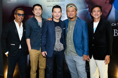 Trần Bảo Sơn và ê-kip làm phim.