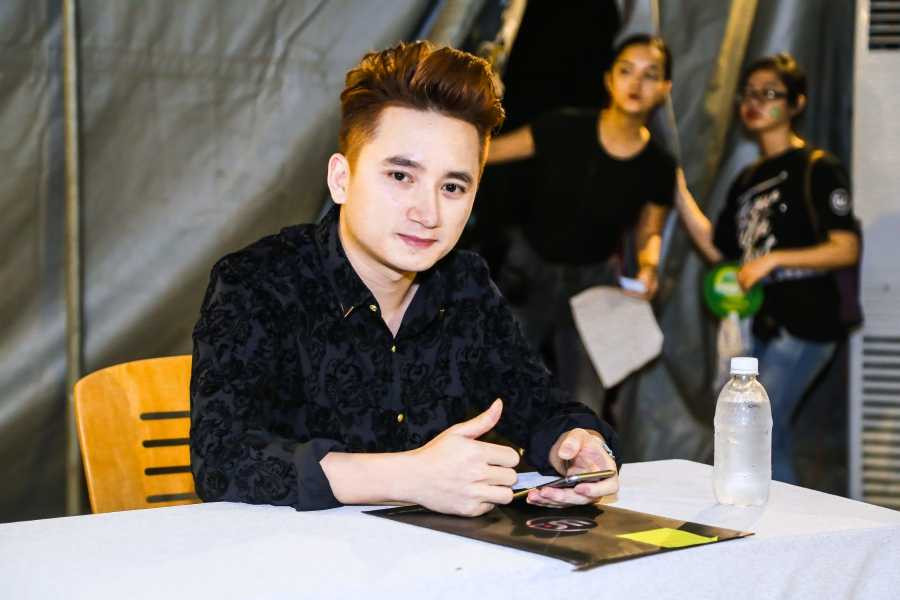 Phạm Quỳnh Anh chăm chút từng li từng tí cho Hoàng Thùy Linh