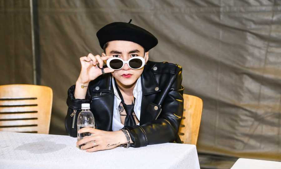 Phạm Quỳnh Anh chăm chút từng li từng tí cho Hoàng Thùy Linh