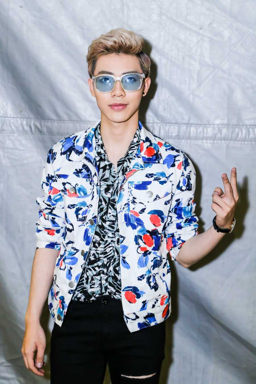 Phạm Quỳnh Anh chăm chút từng li từng tí cho Hoàng Thùy Linh