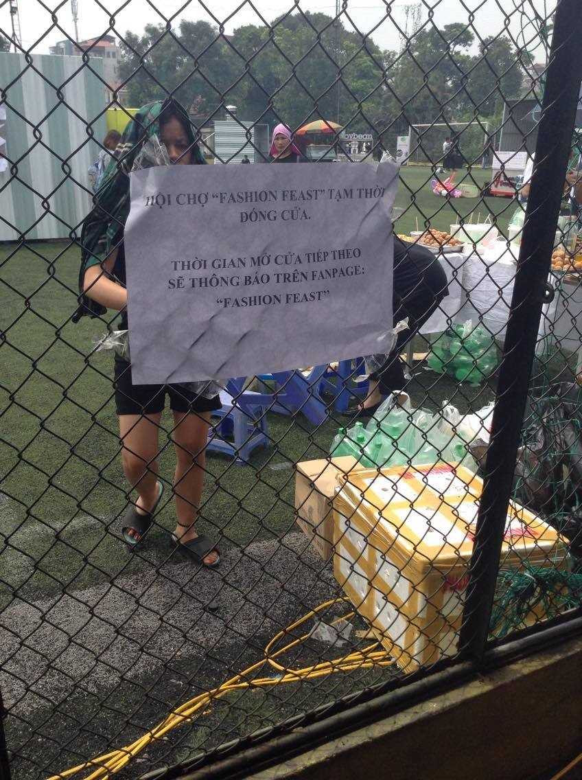 Fashion feast dán thông báo đóng cửa.