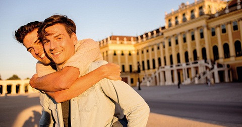 Phát hiện con bị gay, ông bố đã giết vợ và con trai. Ảnh Google