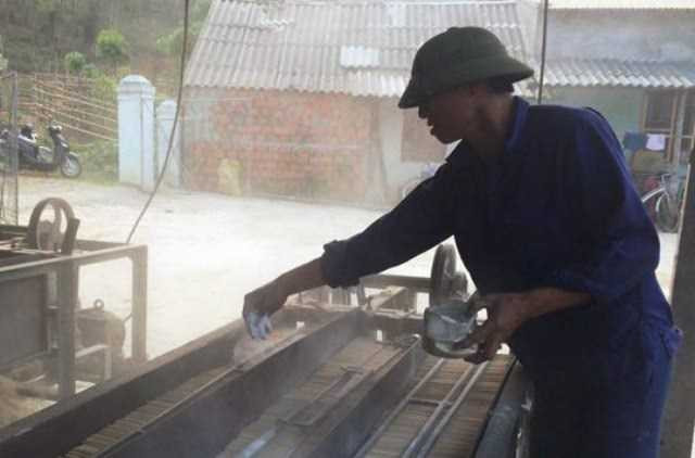 Có sở dùng chất lạ để sản xuất đũa tre