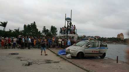 Thi thể tài xế taxi được phát hiện với nhiều vết đâm ở vùng ngực (Ảnh minh hoạ)