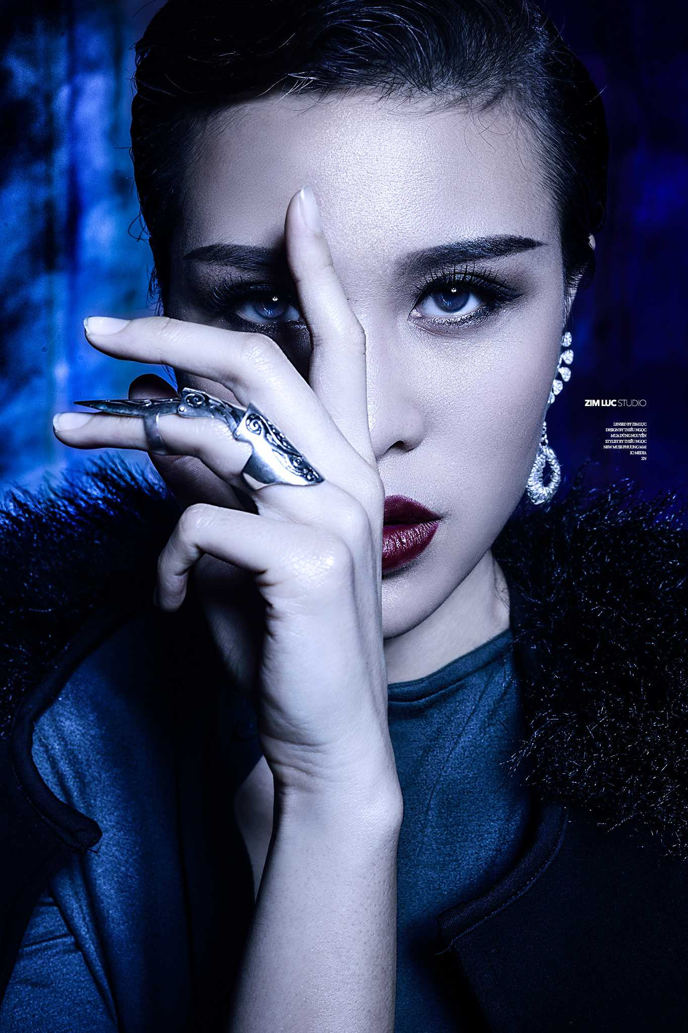 Phương Mai táo bạo trong trang phục bó sát, 'siêu' ngắn