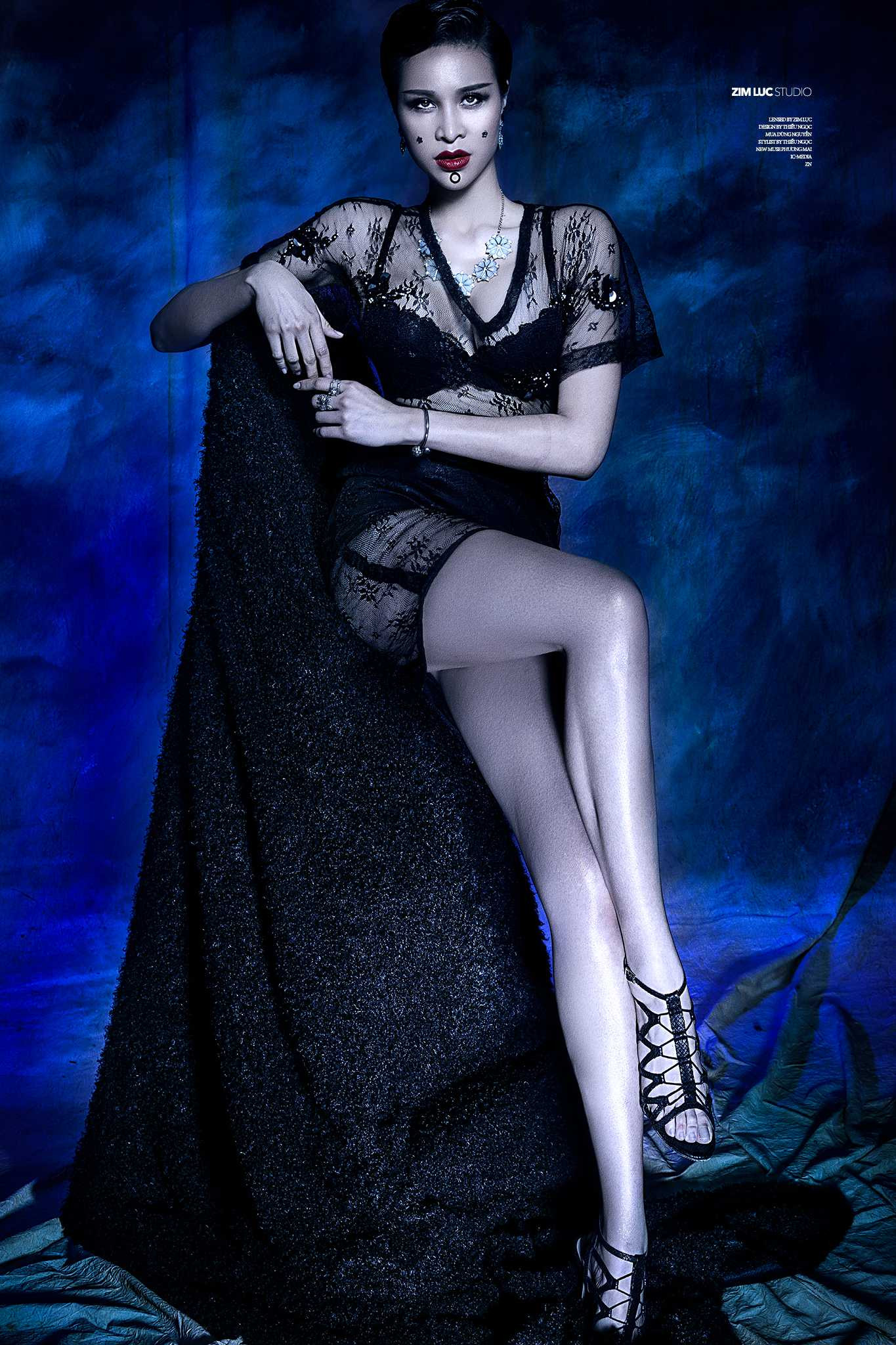 Phương Mai táo bạo trong trang phục bó sát, 'siêu' ngắn