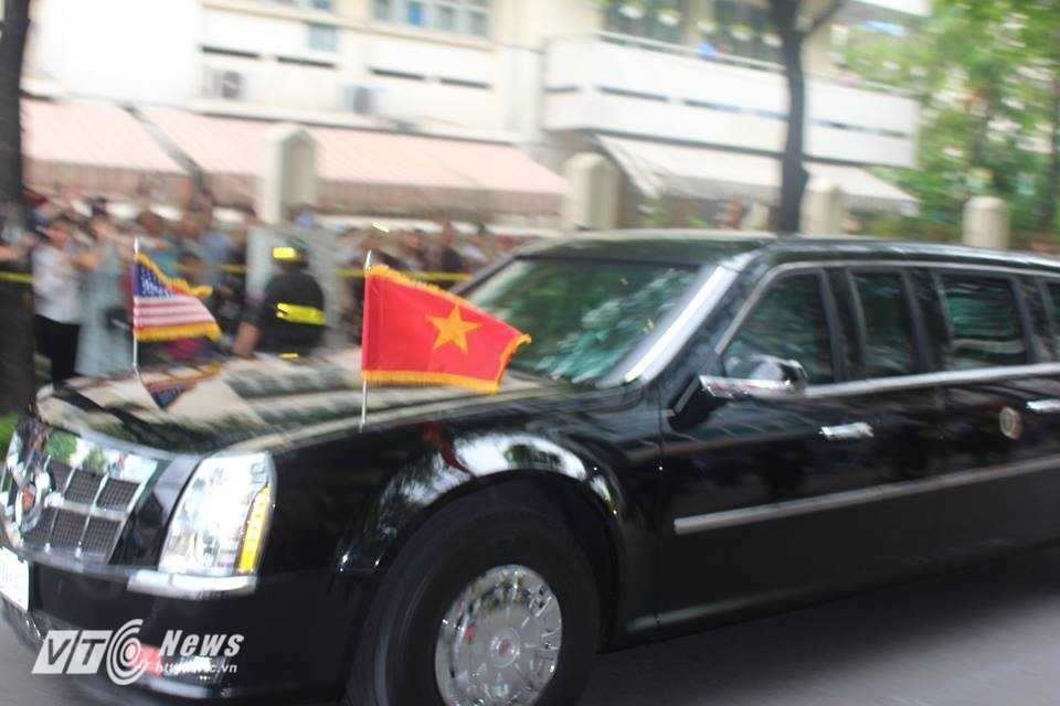 The Beast chở Tổng thống Obama đến Gem Cneter vào lúc 11h sáng 25/5 - Ảnh: Quang Hải