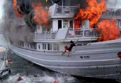 Tàu du lịch nghỉ đêm bị cháy tại Cảng tàu du lịch quốc tế Tuần Châu, thuộc Khu du lịch Tuần Châu, TP.Hạ Long, tỉnh Quảng Ninh hôm 6/5. Tàu du lịch nghỉ đêm bị cháy tại Cảng tàu du lịch quốc tế Tuần Châu, thuộc Khu du lịch Tuần Châu, TP.Hạ Long, tỉnh Quảng Ninh hôm 6/5.