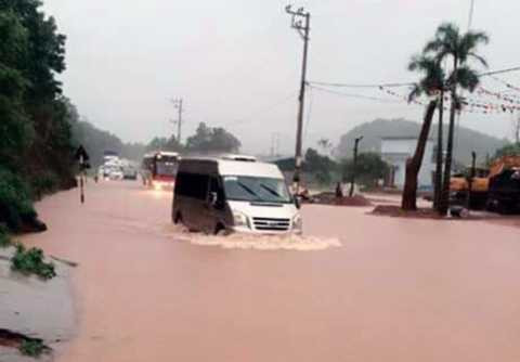 Một số tuyến đường tại Cẩm Phả gây ngập lụt, các phương tiện di chuyển gặp khó khăn - Nguồn ảnh: FB Tin tức Quảng Ninh
