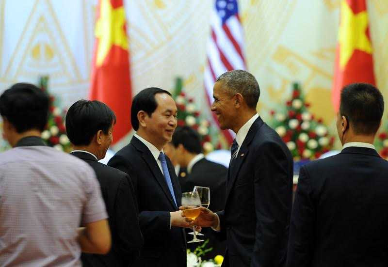 Tổng thống Obama và Chủ tịch nước Trần Đại Quang trong buổi tiệc