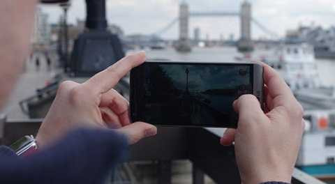 Màn hình rộng 5.3 inch là một thiết kế lý tưởng đối với người sử dụng. Ảnh Dailystar Màn hình rộng 5.3 inch là một thiết kế lý tưởng đối với người sử dụng. Ảnh Dailystar