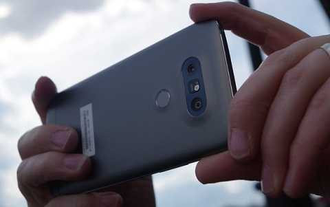 Camera trước và sau đều mang đến cho bạn một góc chụp rộng, ghi lại những hình ảnh cực sắc nét. Ảnh Dailystar Camera trước và sau đều mang đến cho bạn một góc chụp rộng, ghi lại những hình ảnh cực sắc nét. Ảnh Dailystar