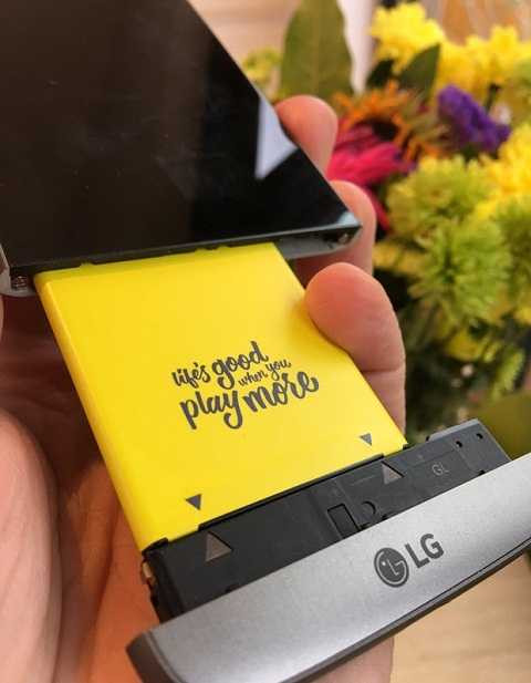 LG G5 với thiết kế khung nhôm và vỏ nhựa sau lưng sẽ là một phiên bản tuyệt đẹp. Ảnh Dailystar LG G5 với thiết kế khung nhôm và vỏ nhựa sau lưng sẽ là một phiên bản tuyệt đẹp. Ảnh Dailystar