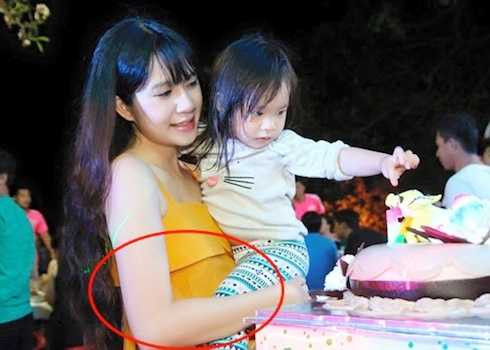 Minh Hà gặp tin đồn mang thai lần thứ tư vì thường xuyên mặc đồ rộng.