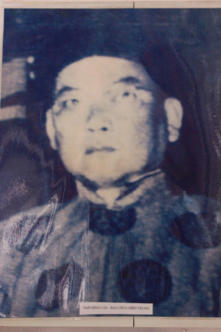 Thời nhỏ Ngô Đình Cẩn được đánh giá là kẻ ngỗ ngược và lười học. 