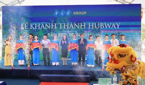 Các đại biểu thực hiện nghi lễ khánh thành