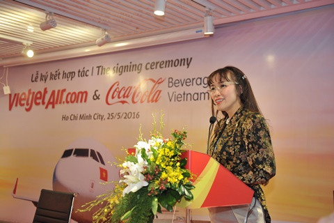 Tổng giám đốc Vietjet, bà Nguyễn Thị Phương Thảo phát biểu đánh dấu hợp tác với Coca-Cola
