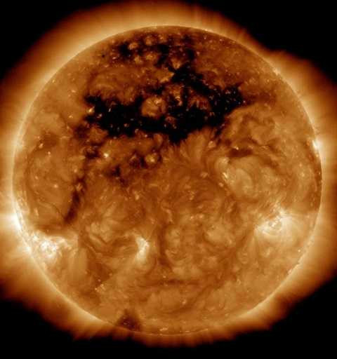 Sao Thủy sẽ đi qua vị trí giữa Trái đất và Mặt Trời.(Ảnh Mirror)