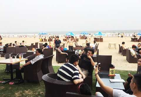 MộtgócbãibiểnSầmSơnvớidiệnmạomới.