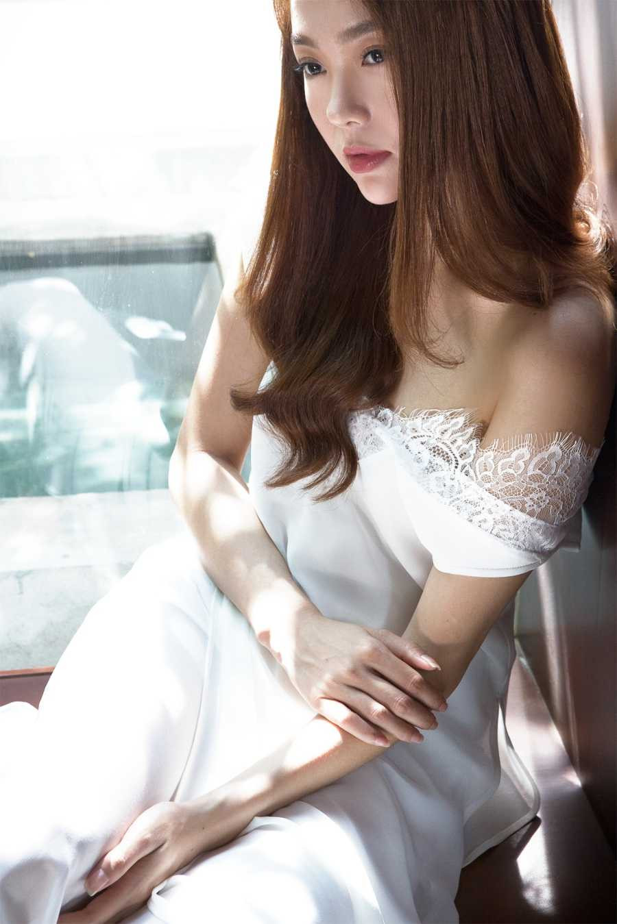 Sau 4 năm, Minh Hằng khoe tài dancesport trong MV mới