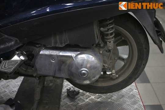 Ngoài ra, nhiều khách hàng còn phàn nàn về việc Grande bị giật và có tiếng kêu khó chịu khi lên ga, hoặc hụt ga khi tăng tốc. Điều này xảy ra do bộ guốc ly hợp của chiếc xe bị lỗi.