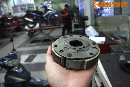 Trong đợt triệu hồi này, Yamaha cũng đồng thời thay thế bộ guốc ly hợp mới cho những chiếc xe Grande nằm trong diện bị ảnh hưởng. Trên thực tế, cũng giống như tất cả các hãng xe khác, dù Yamaha trực tiếp lắp ráp ra một chiếc xe nhưng điều đó không đồng nghĩa với việc toàn bộ các chi tiết trên xe do hãng chế tạo. Thay vào đó, Yamaha sẽ phải đặt các linh kiện của xe từ các nhà sản xuất phụ tùng khác, dựa trên bản thiết kế của hãng. 