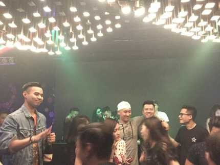 Seungri (Big Bang) lộ ảnh ăn chơi tại Hà Nội