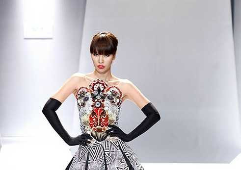 Siêu mẫu Hà Anh 3