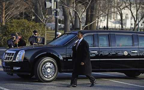 Trục cơ sở của xe khỏe đến mức có thể chống chọi với bom mìn và đầu đạn tên lửa