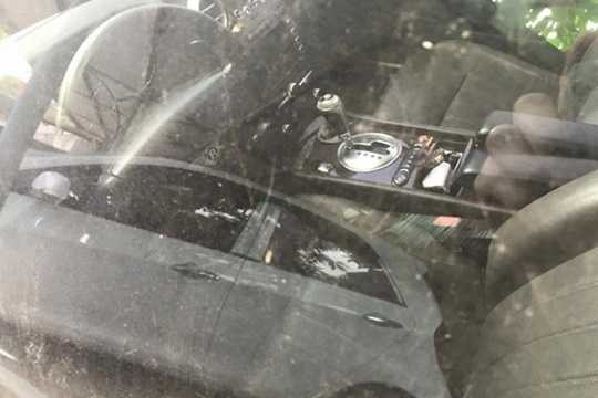 Bentley Continental Flying Spur phiên bản tiêu chuẩn được trang bị động cơ W12, sản sinh công suất tối đa 552 mã lực và mô-men xoắn cực đại 649 Nm. Chiếc xe siêu sang mất khoảng 4,9 giây để đạt vận tốc 100 km/h từ vị trí xuất phát trước khi đạt tốc độ tối đa 314 km/h.