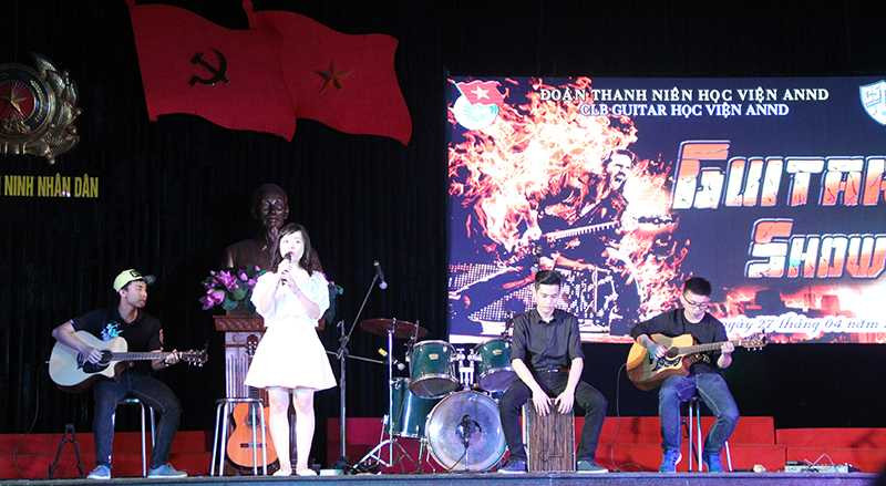 Tiết mục giao lưu của các sinh viên đến từ Học viện Cảnh sát với bài hát Quỳnh