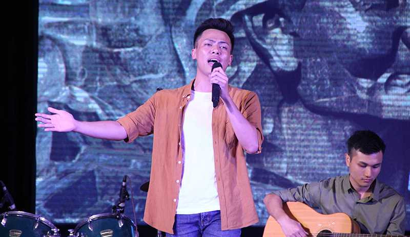 Giọng ca đầy cảm xúc của Duy Khánh với ca khúc Mẹ tôi