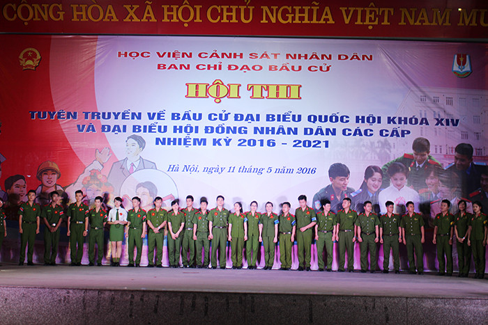 Sinh viên Cảnh sát hào hứng tuyên truyền bầu cử