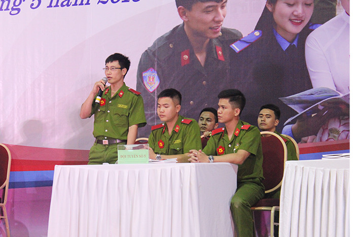 Sinh viên Cảnh sát hào hứng tuyên truyền bầu cử