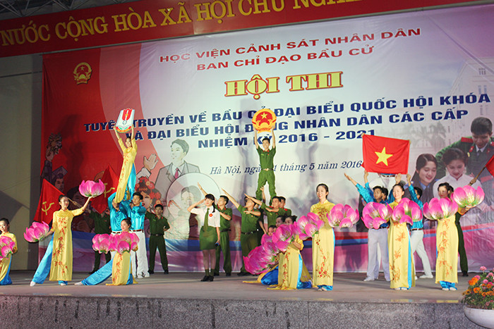 Sinh viên Cảnh sát hào hứng tuyên truyền bầu cử